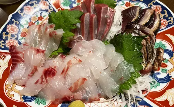 「沖磯フカセ釣り43cm筆頭に良型クロ（メジナ）連発【大分】尾長グレも顔見せ」の画像