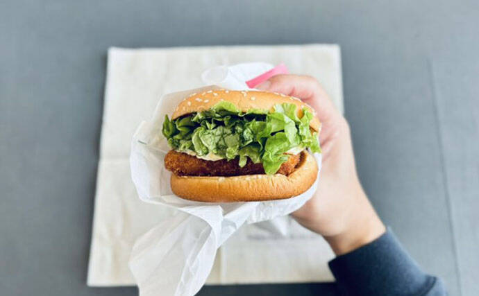 「人気バーガーチェーンの隠れメニュー？」 北海道産鮭を使用したフィッシュバーガー