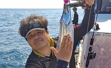 豊後水道エリアの船タチウオ釣りで指幅3〜5本クラスが連発【山口・直穂丸】深場狙いでサイズアップ