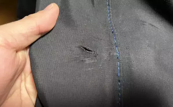 「「転んでウェーダーが破けた！」 ボンドを使った補修方法と作業時の注意点を解説」の画像