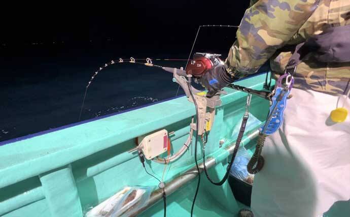 「寒ブリが大爆釣！」電気ブリ釣りでたった30分でクーラー満タンに【新潟・謙信丸】