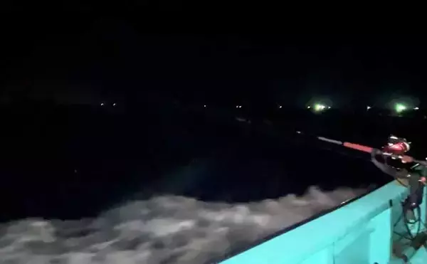 「「寒ブリが大爆釣！」電気ブリ釣りでたった30分でクーラー満タンに【新潟・謙信丸】」の画像