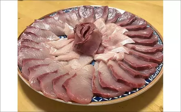 「「寒ブリが大爆釣！」電気ブリ釣りでたった30分でクーラー満タンに【新潟・謙信丸】」の画像