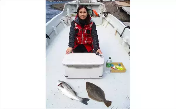 「【カカリ釣り最新釣果】イカダでのエギングで良型アオリにコウイカ好捕（三重）」の画像