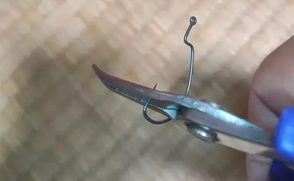 「「針のカエシは釣りには不要！」 バーブレスフックの圧倒的なメリットとは？」の画像