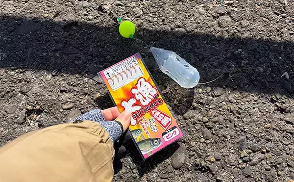 「「大群なのになぜ釣れない？」サヨリ釣りで初めは苦戦も50匹好捕【鹿島港魚釣園】」の画像