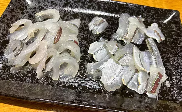 「「大群なのになぜ釣れない？」サヨリ釣りで初めは苦戦も50匹好捕【鹿島港魚釣園】」の画像