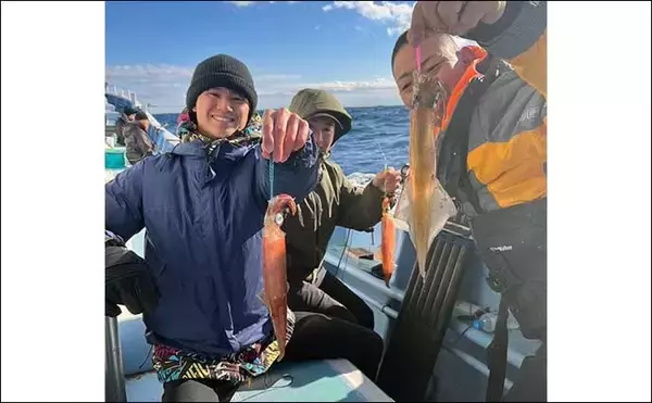 「関東エリアの【船釣り特選釣果】乗合ボートルアー便で良型シーバス顔出し！」の画像