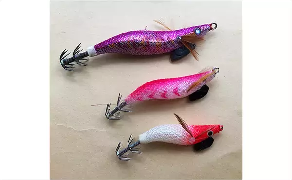 「秋に使える【100円ショップ釣り具３選】 メタルジグ・ジグサビキ・エギ全て110円！」の画像