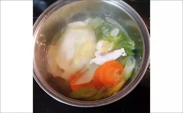 「釣った魚で作る「寒い日の定番」レシピ：キビレと白菜の酒蒸し風」の画像
