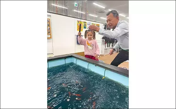 「釣り堀・遊でキンギョ釣りを満喫【愛知】3人の子どもが次々ヒットで大喜び」の画像