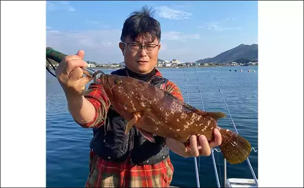 「堤防からの投げ釣りで好打　本命カレイに46cmアコウにクロダイと多彩」の画像