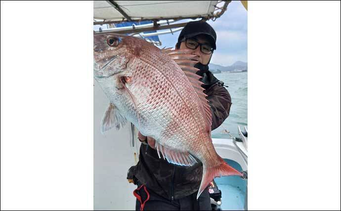 関門一つテンヤ釣りで良型マダイ手中　低活性時はステイより誘いが重要