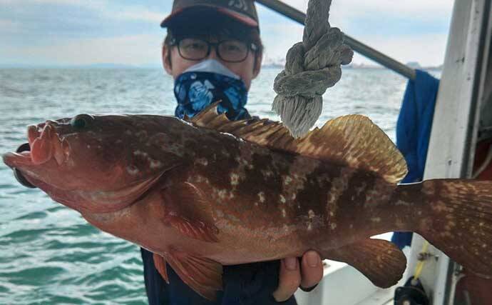 関門一つテンヤ釣りで良型マダイ手中　低活性時はステイより誘いが重要