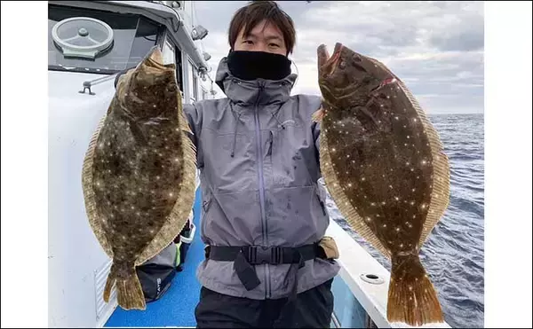 「船釣り最新釣果情報【三重】泳がせ釣りでグッドサイズのヒラメが顔出し」の画像