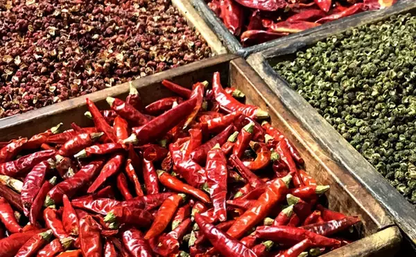 「味噌や日本酒で消えない魚の頑固な「泥臭さ」　四川の水煮なら美味しく食べられるかも？」の画像