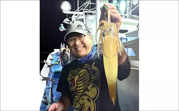 「夜イカ釣りで釣ったイカを泳がせて74cmマダイをキャッチ！【福井】」の画像