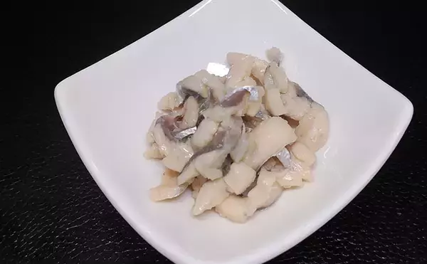 「釣った魚で作る「お酢活用」レシピ：ヒラの黒糖酢　甘味ちょい足しで美味しさアップ」の画像