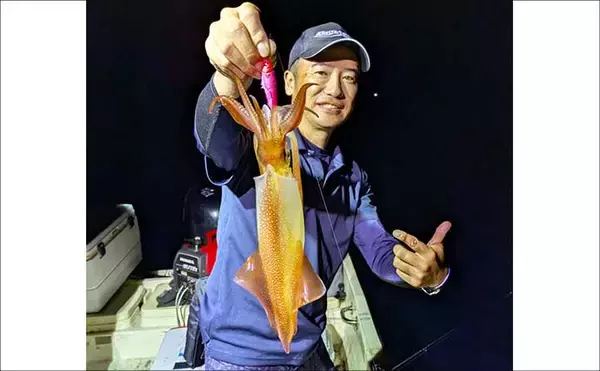 「ケンサキイカ狙いのイカメタル入門 【魅力・タックル・仕掛け・釣り方・持ち帰り方を解説】」の画像