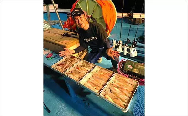 「ケンサキイカ狙いのイカメタル入門 【魅力・タックル・仕掛け・釣り方・持ち帰り方を解説】」の画像