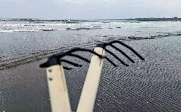 「【実は使ってはいけない場合も？】熊手で差が出る潮干狩り　選び方と注意点をやさしく解説」の画像