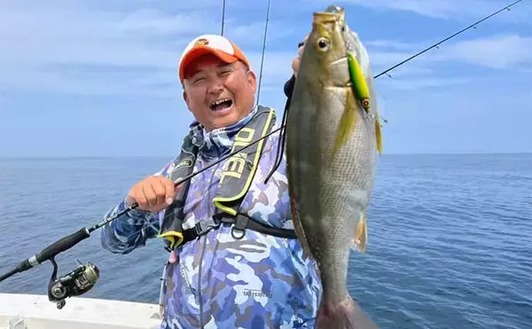 「玄界灘のSLJ釣行で良型イサキ続々ヒットに笑顔【福岡・ベイスタイル】」の画像