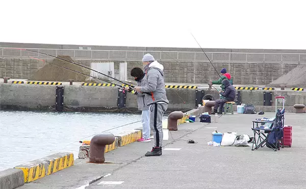 「「釣具屋で一番多い質問はやっぱりアレだった？」 全国の釣具店スタッフ200人に聞いてみた」の画像