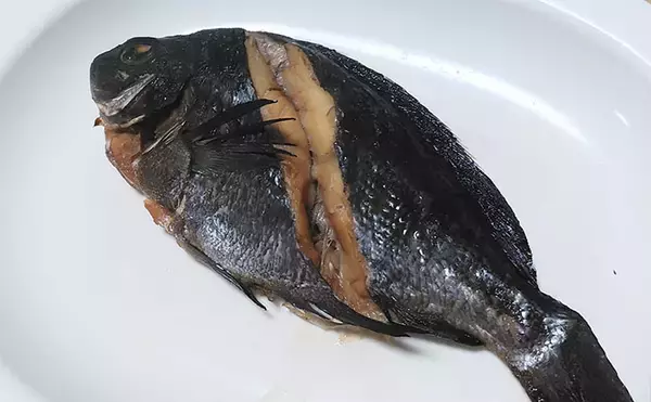 「釣った魚で作る「疲労回復」レシピ：小グロの黒糖焼き絞め　メバルでもOK」の画像