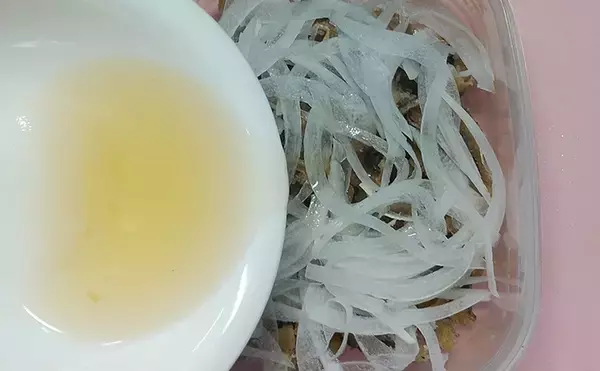 「釣魚で作る「血液サラサラ」健康レシピ：ヒラの黒糖南蛮　骨切りがポイント」の画像