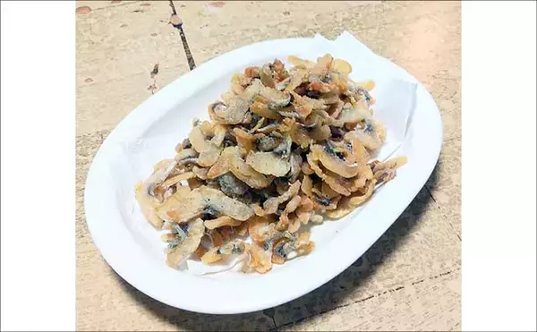「釣った魚で作る「スナック」レシピ：ヒラのチップス　米粉で揚げればサクサク感が持続」の画像