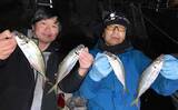 「伊勢湾奥の夜のボートルアー釣りで45cm級シーバス＆良型アジを連打」の画像2