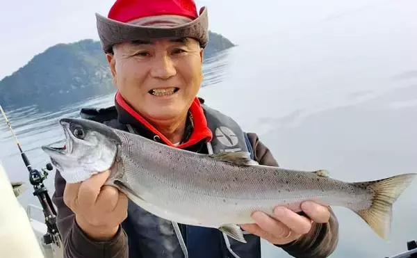 「解禁初日から好反応！」琵琶湖トローリングでビワマス52cm含む10匹キャッチ【滋賀】