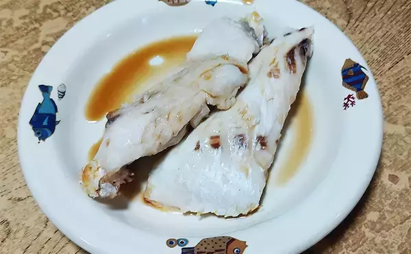 「釣魚で作る「食品ロス削減」レシピ：タバメ腹骨の塩焼き　デカいほど美味い！」の画像