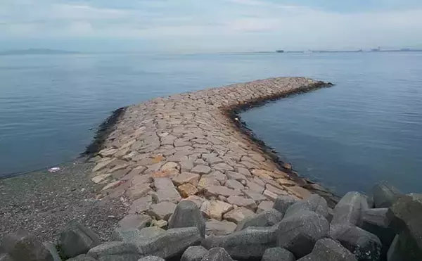 「冬の海釣りに「ジグヘッド＋虫エサ」のススメ　アタリ連発を楽しもう」の画像