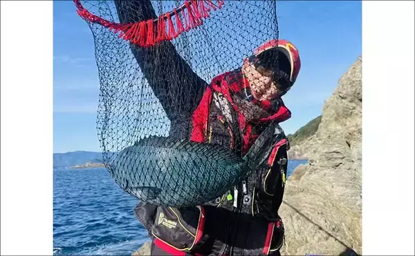 「「気温は低いけど心はホカホカ！」 磯フカセ釣りで40cm超え頭に良型クロ連発」の画像