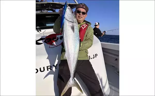「【沖釣り釣果速報】鷹島沖の落とし込み釣りでヒラマサ7.5kg浮上！青物は船中50尾の爆釣（長崎・佐賀）」の画像