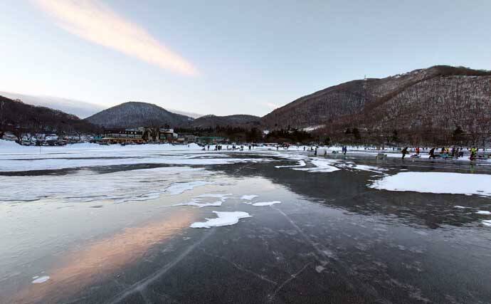 赤城大沼の氷上ワカサギ釣りが解禁　開幕直後の釣行で51尾キャッチ