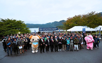 「100人中、釣れたのは2人だけ」 本栖湖レイクトラウト大会は厳しい結果も貴重な機会を創出