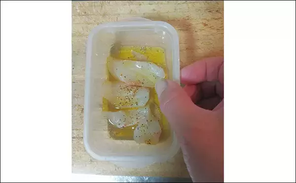 「釣魚で作る「刺身アレンジ」レシピ：オジサンのオイル漬け　冷蔵庫で10日前後」の画像