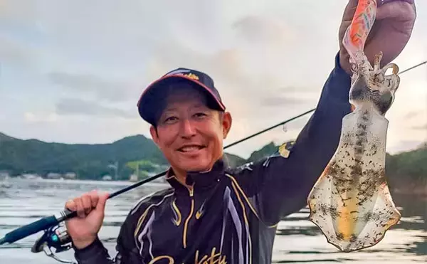 「「青物猛攻を制す！」迫間浦の筏エギング懇親会でコウイカ520gを釣り上げて優勝【三重】」の画像