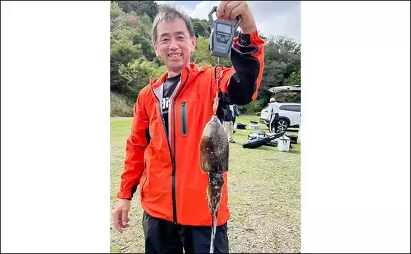 「「青物猛攻を制す！」迫間浦の筏エギング懇親会でコウイカ520gを釣り上げて優勝【三重】」の画像