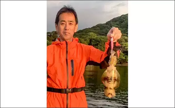 「「青物猛攻を制す！」迫間浦の筏エギング懇親会でコウイカ520gを釣り上げて優勝【三重】」の画像