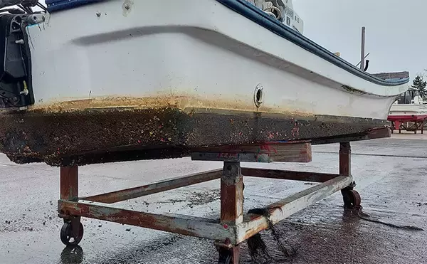 「マイボートの最重要メンテナンス【船底掃除＆塗装の手順を解説】100均アイテムが大活躍」の画像