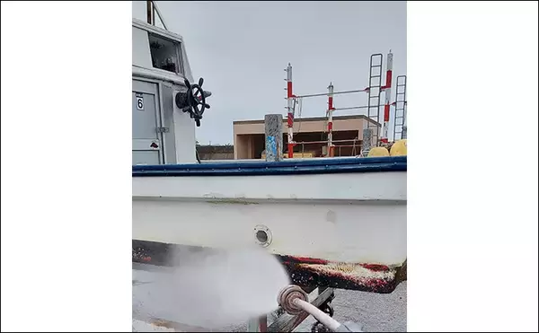 「マイボートの最重要メンテナンス【船底掃除＆塗装の手順を解説】100均アイテムが大活躍」の画像