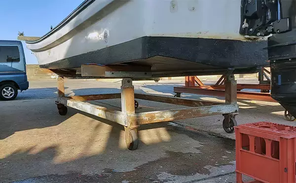 「マイボートの最重要メンテナンス【船底掃除＆塗装の手順を解説】100均アイテムが大活躍」の画像