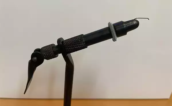 「テンカラ釣りの毛鉤（けばり）の作り方　初心者でも慣れれば2～3分で作成可能」の画像