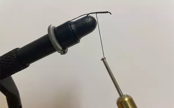「テンカラ釣りの毛鉤（けばり）の作り方　初心者でも慣れれば2～3分で作成可能」の画像