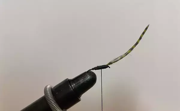 「テンカラ釣りの毛鉤（けばり）の作り方　初心者でも慣れれば2～3分で作成可能」の画像