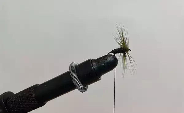 「テンカラ釣りの毛鉤（けばり）の作り方　初心者でも慣れれば2～3分で作成可能」の画像