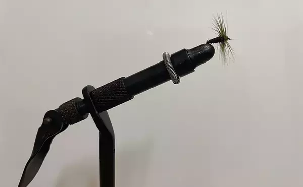 「テンカラ釣りの毛鉤（けばり）の作り方　初心者でも慣れれば2～3分で作成可能」の画像